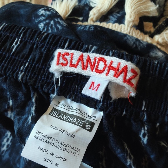 [SOLD] Patterned shorts with tassles - Picture 3 of 3